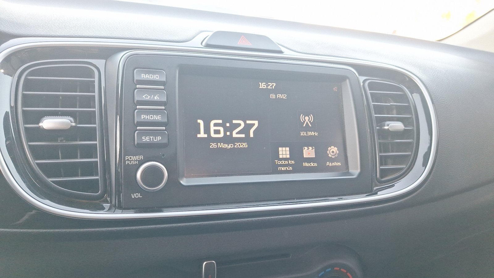 Kia Soluto 2024 - Imagen 10 de 15