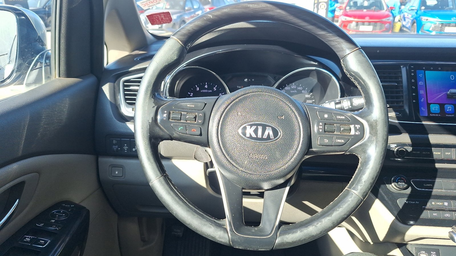 Kia Grand Carnival 2018 - Imagen 8 de 15