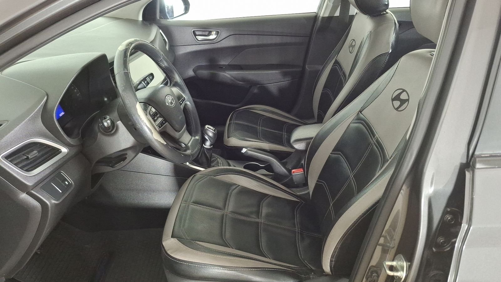 Hyundai Accent 2023 - Imagen 13 de 16
