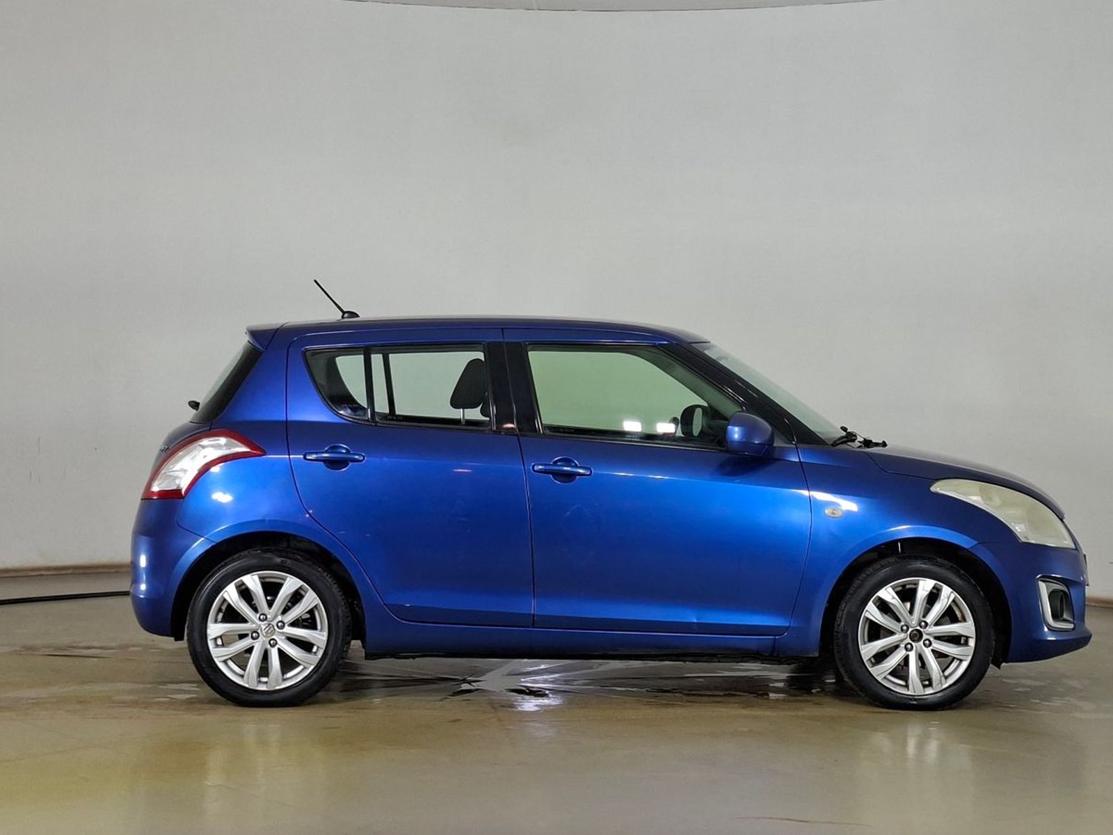 Suzuki Swift 2015 - Foto 4 de 16