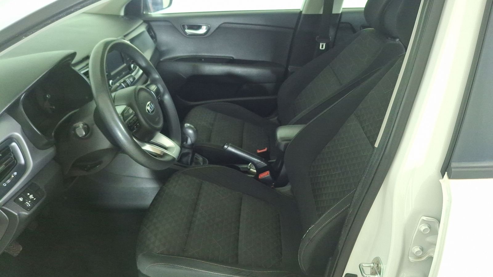 Kia RIO 4 2018 - Imagen 13 de 16