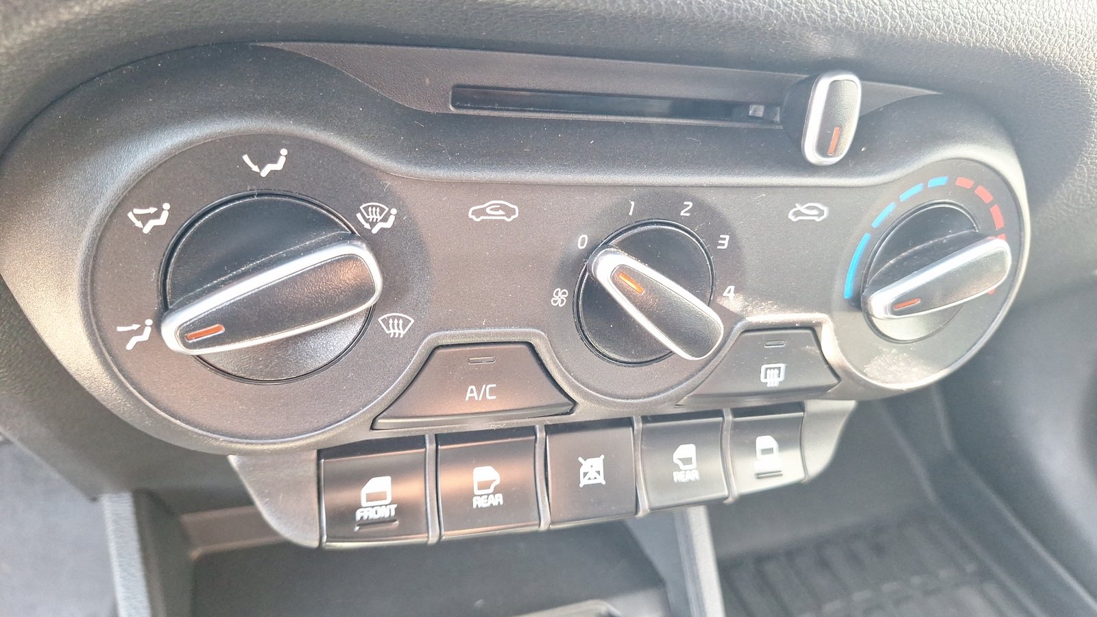 Kia Soluto 2024 - Imagen 16 de 16