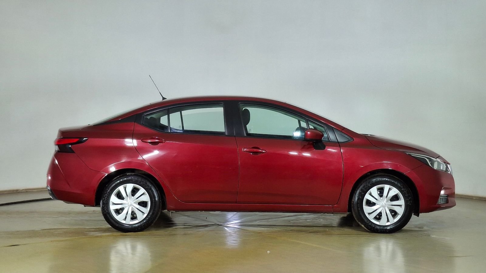 Nissan Versa 2021 - Imagen 4 de 15