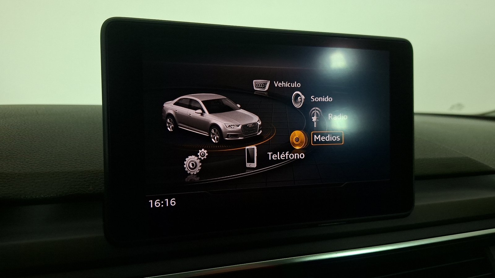 Audi A4 2018 - Imagen 11 de 17