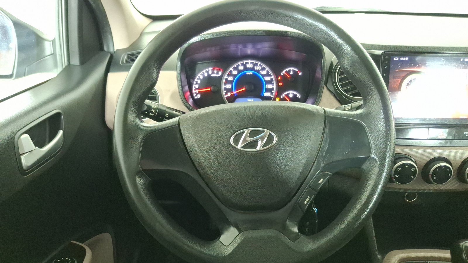 Hyundai Grand I10 2017 - Imagen 8 de 16