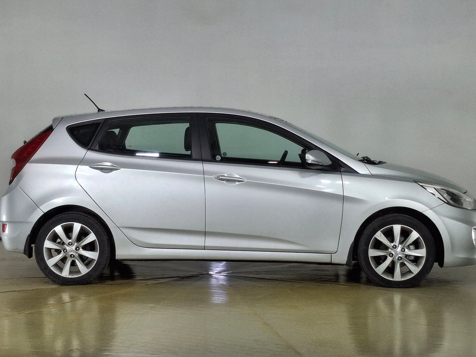 Hyundai Accent 2017 - Foto 4 de 16