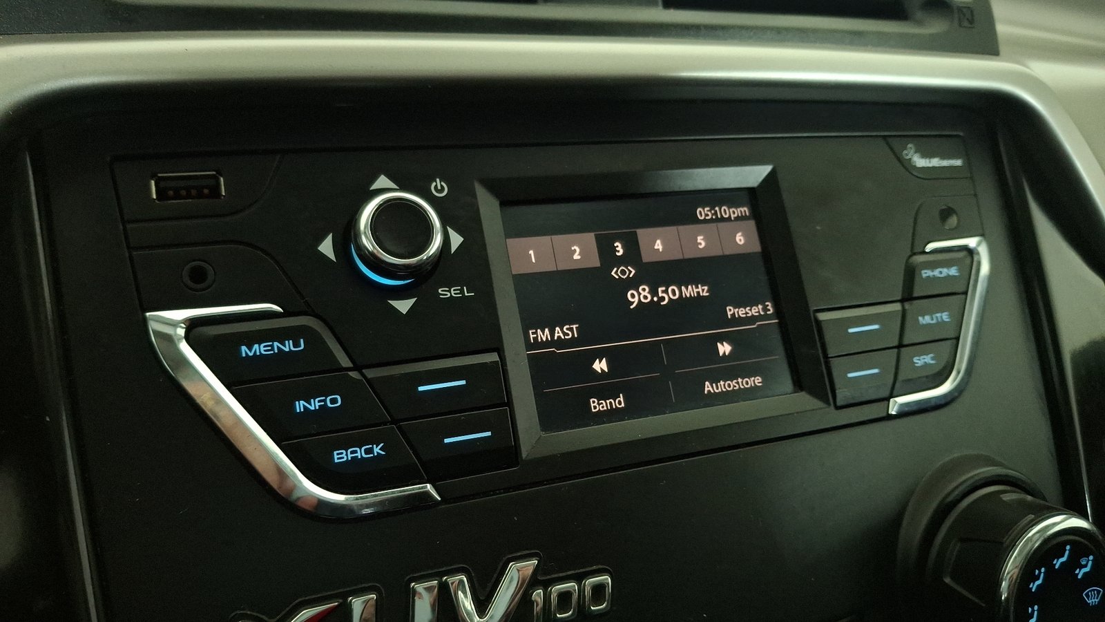 Mahindra Kuv 100 2021 - Imagen 10 de 15