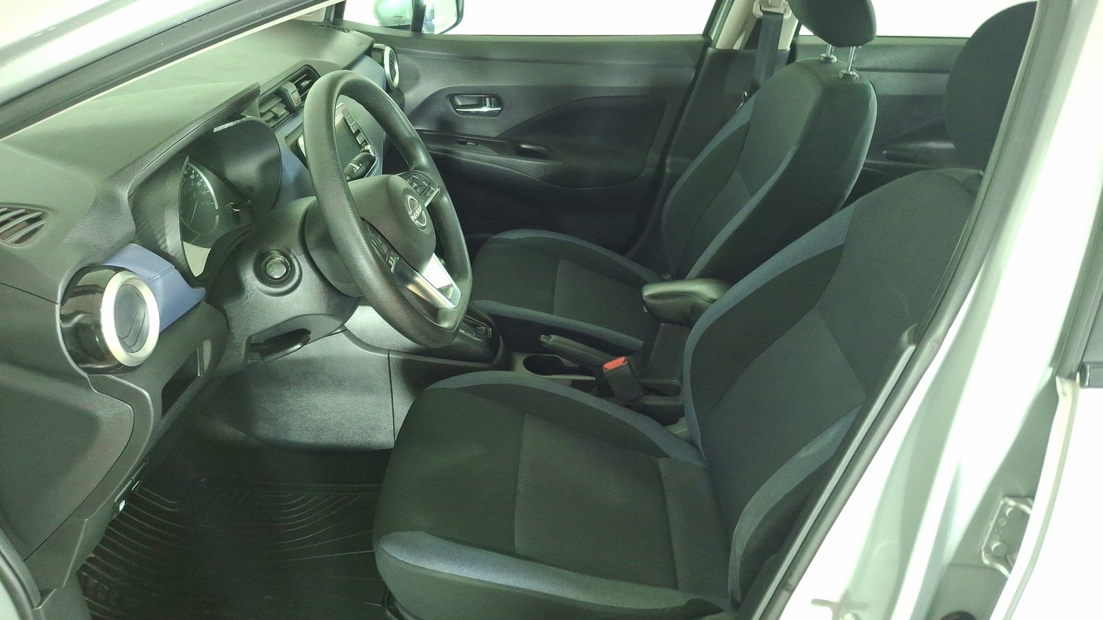 Nissan Versa 2023 - Imagen 13 de 16
