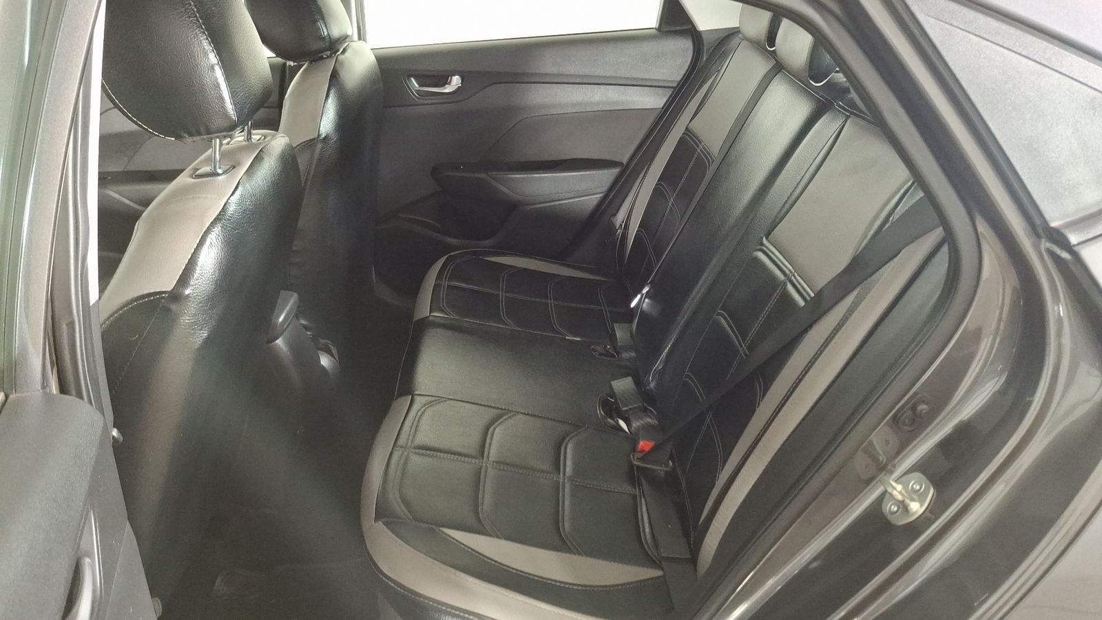 Hyundai Accent 2023 - Imagen 14 de 16