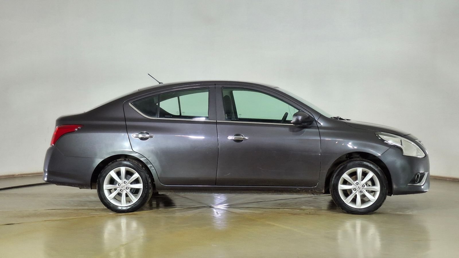 Nissan Versa 2018 - Imagen 4 de 16