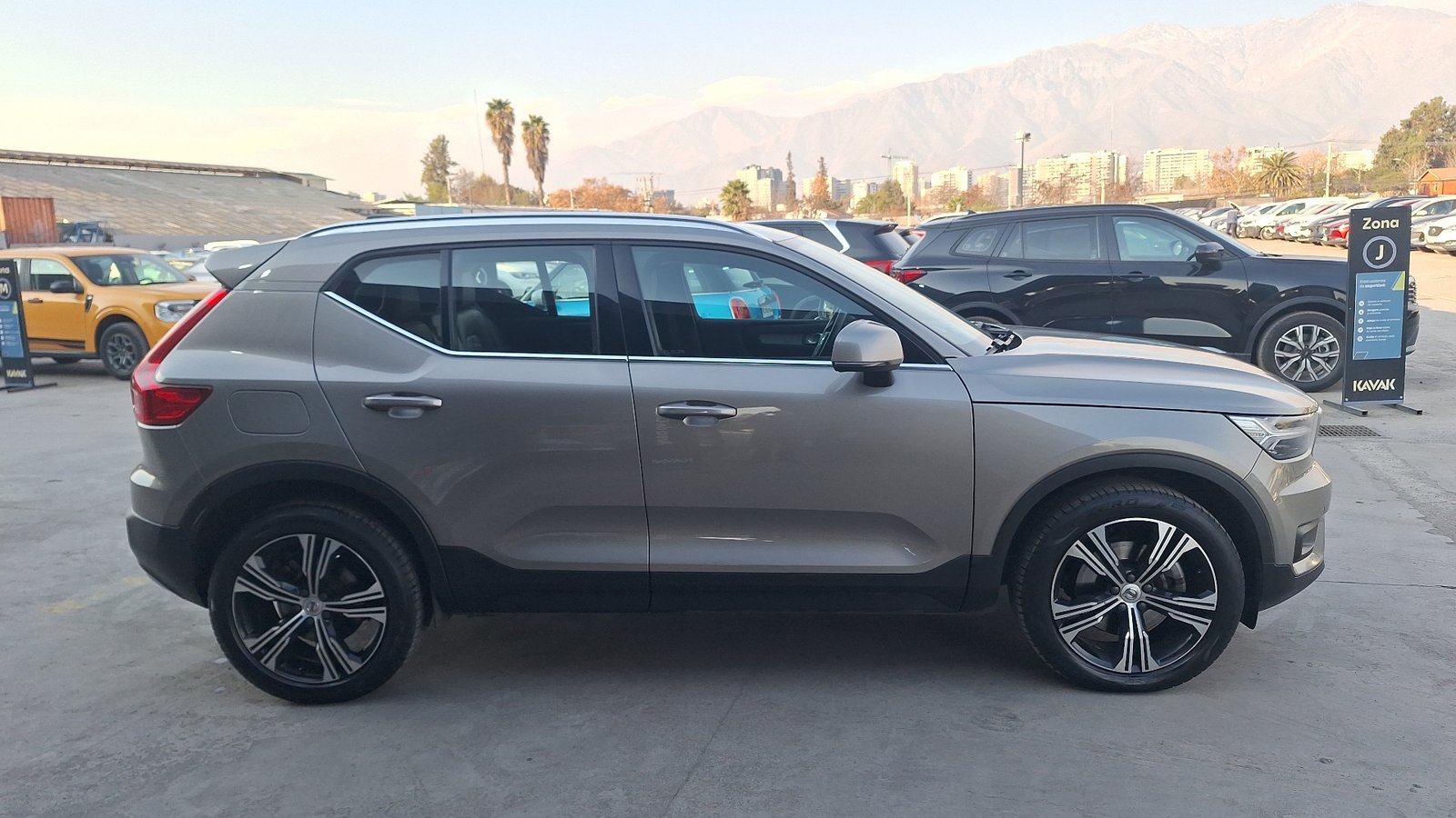 Volvo XC40 2022 - Foto 5 de 16