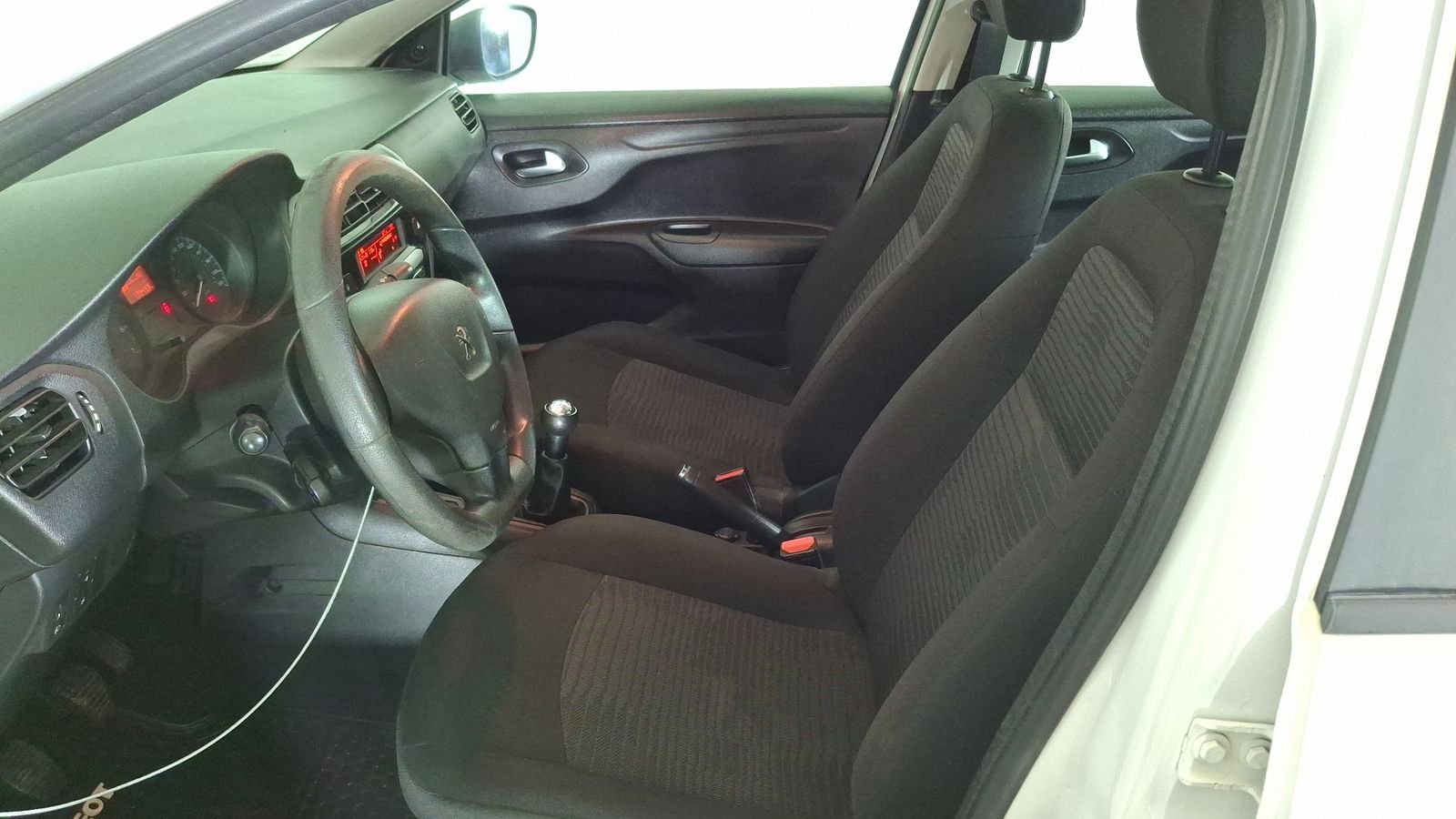Peugeot 301 2018 - Imagen 12 de 15