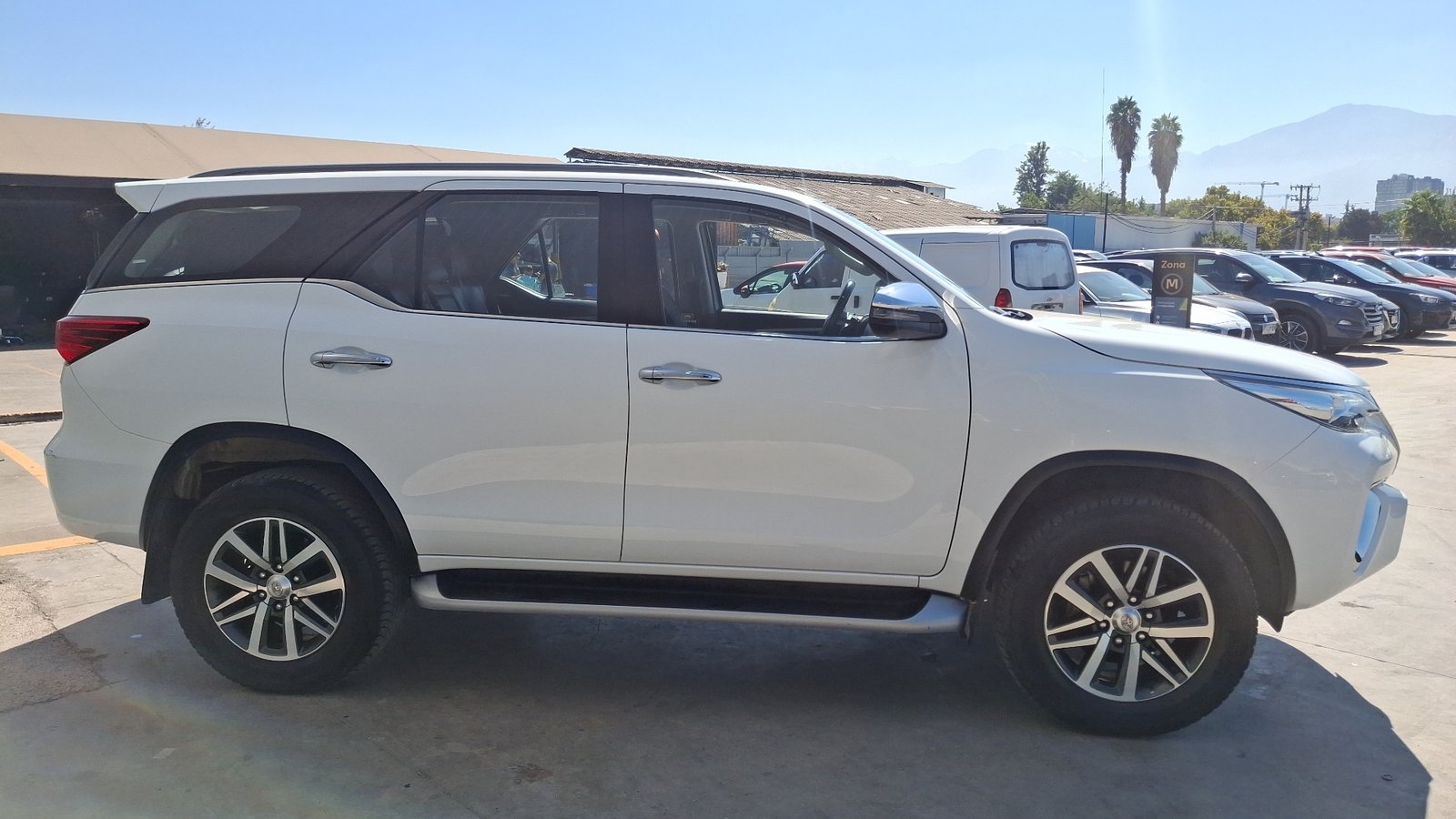 Toyota Fortuner 2019 - Imagen 4 de 17