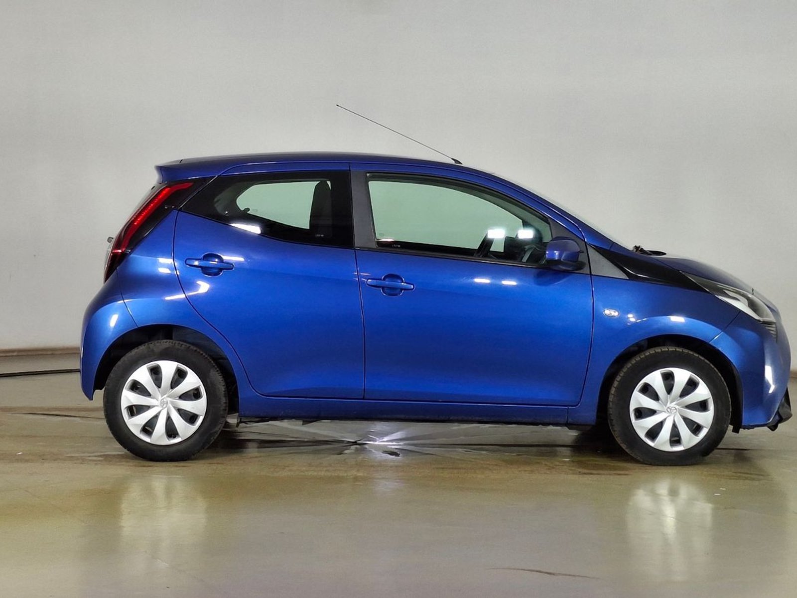Toyota AYGO 2020 - Foto 4 de 16