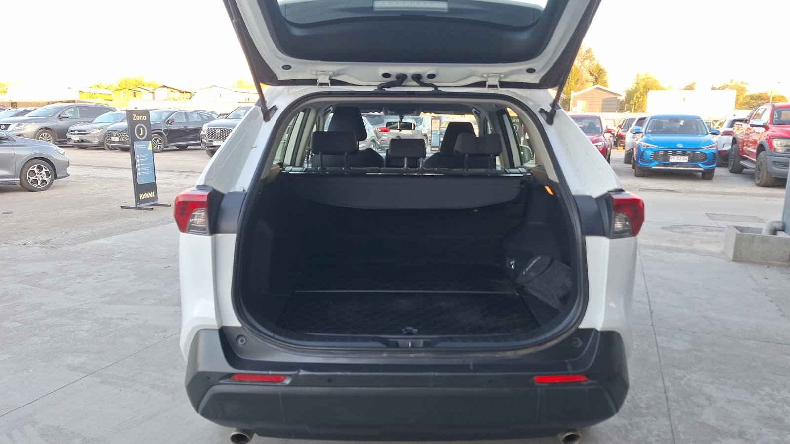 Toyota RAV4 2021 - Imagen 4 de 15
