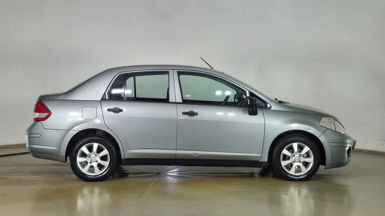 Nissan Tiida 2013 - Imagen 4 de 16