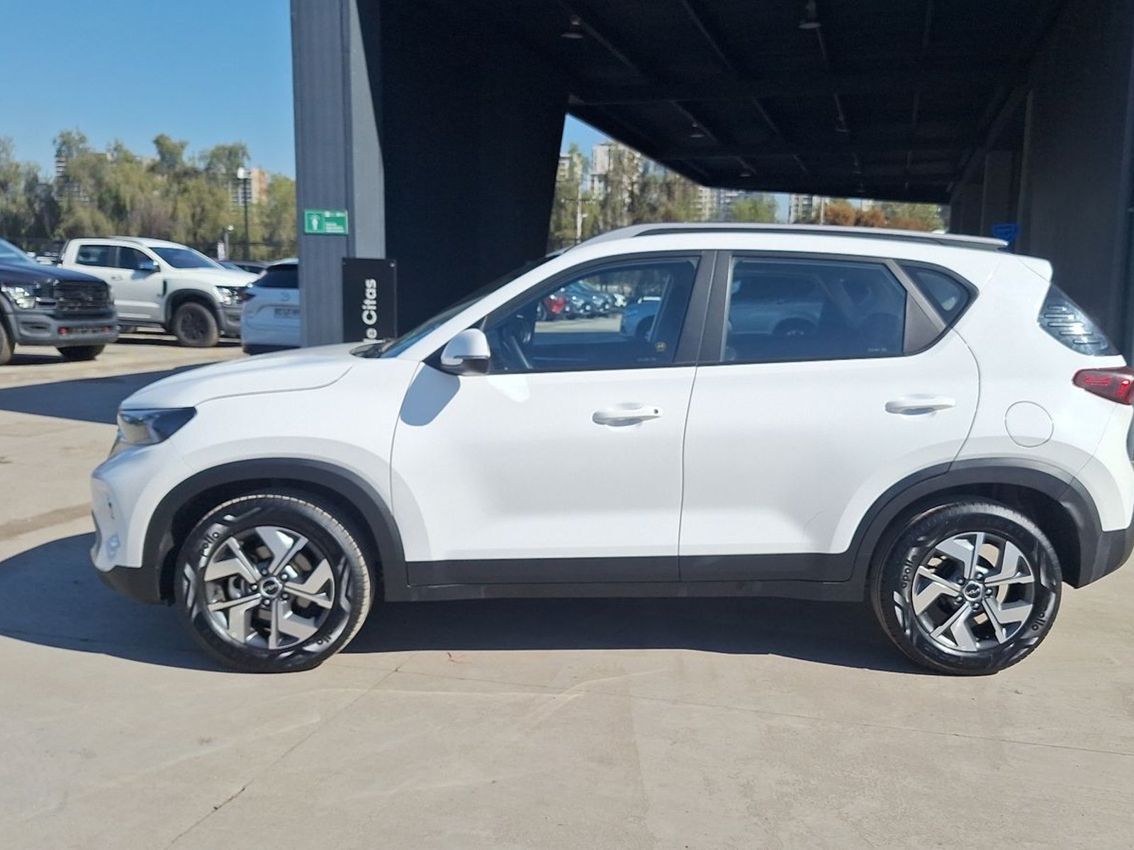 Kia Sonet 2023 - Foto 2 de 15