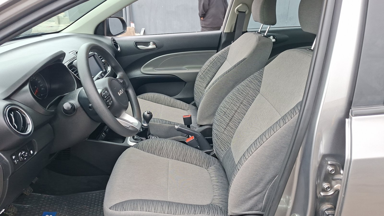 Kia Soluto 2025 - Imagen 14 de 16
