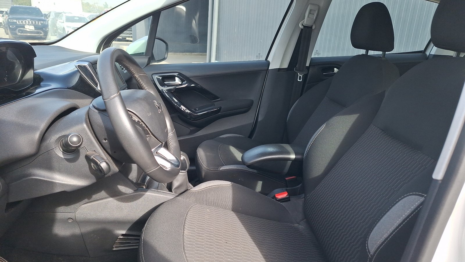 Peugeot 208 2017 - Imagen 13 de 14