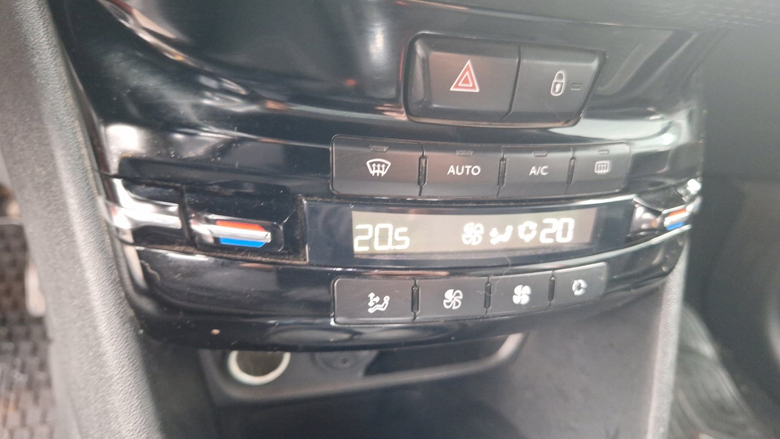 Peugeot 208 2016 - Imagen 16 de 16