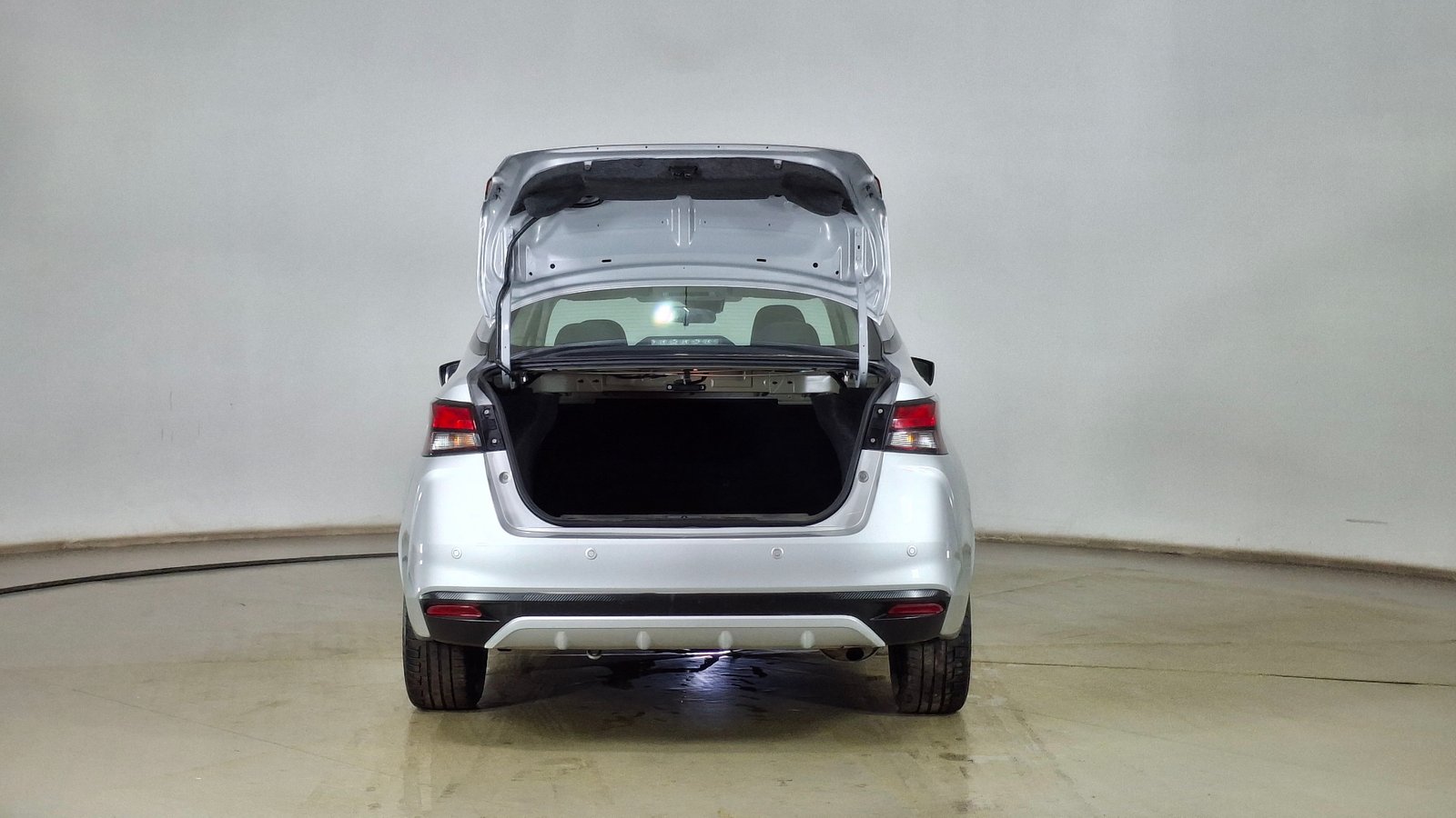 Nissan Versa 2023 - Imagen 6 de 16