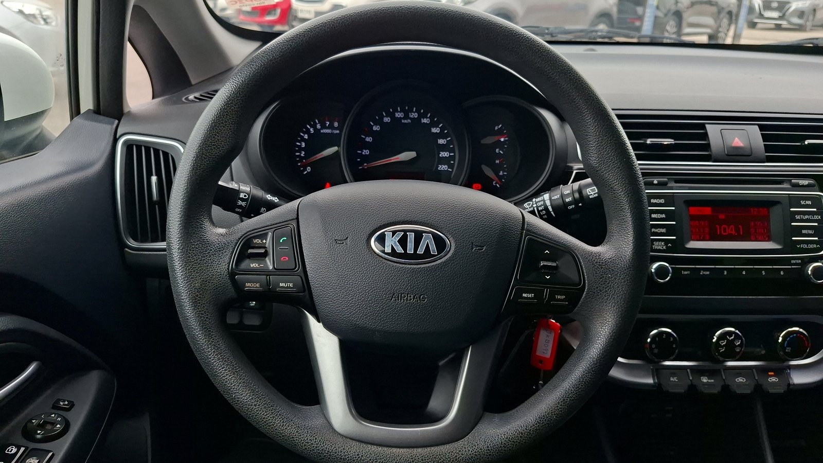 Kia RIO 5 2017 - Imagen 8 de 14