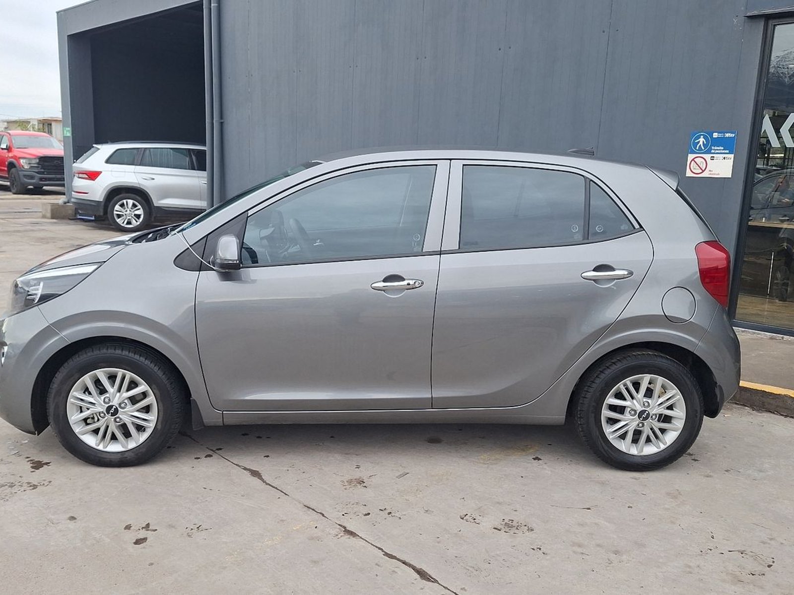 Kia MORNING 2023 - Foto 2 de 15