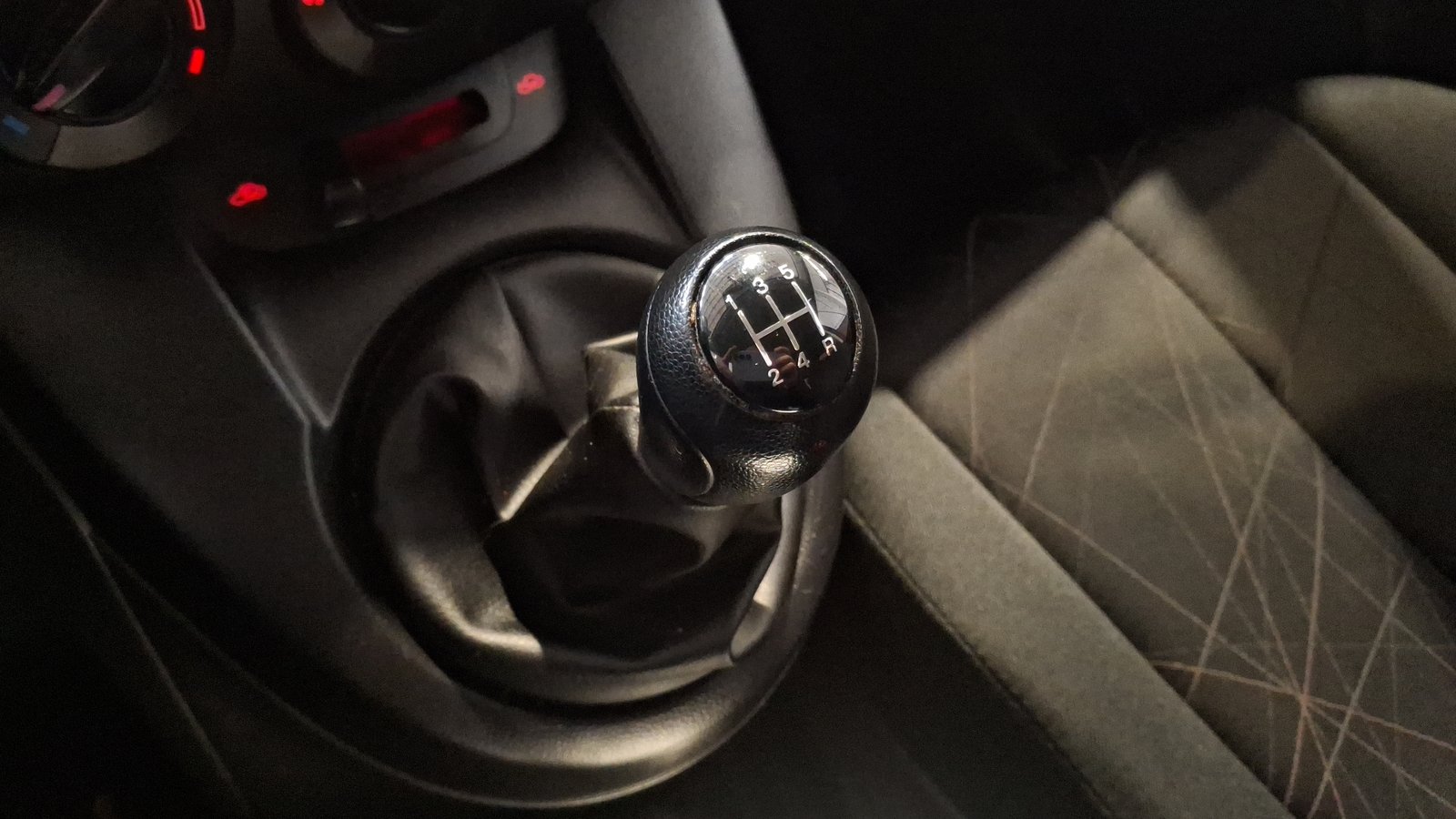 Mazda Mazda 2 2015 - Imagen 11 de 15