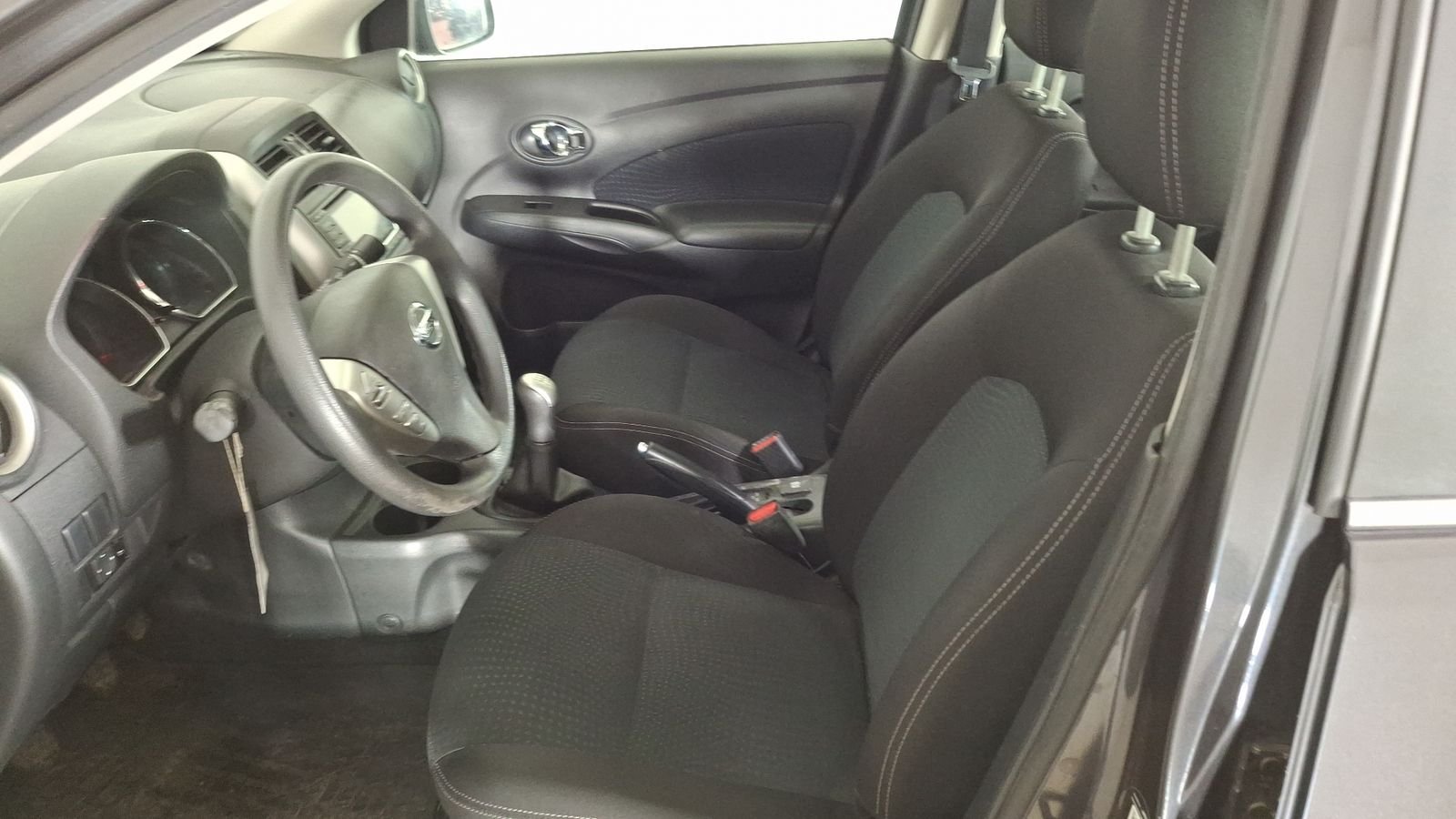 Nissan Versa 2018 - Imagen 13 de 16