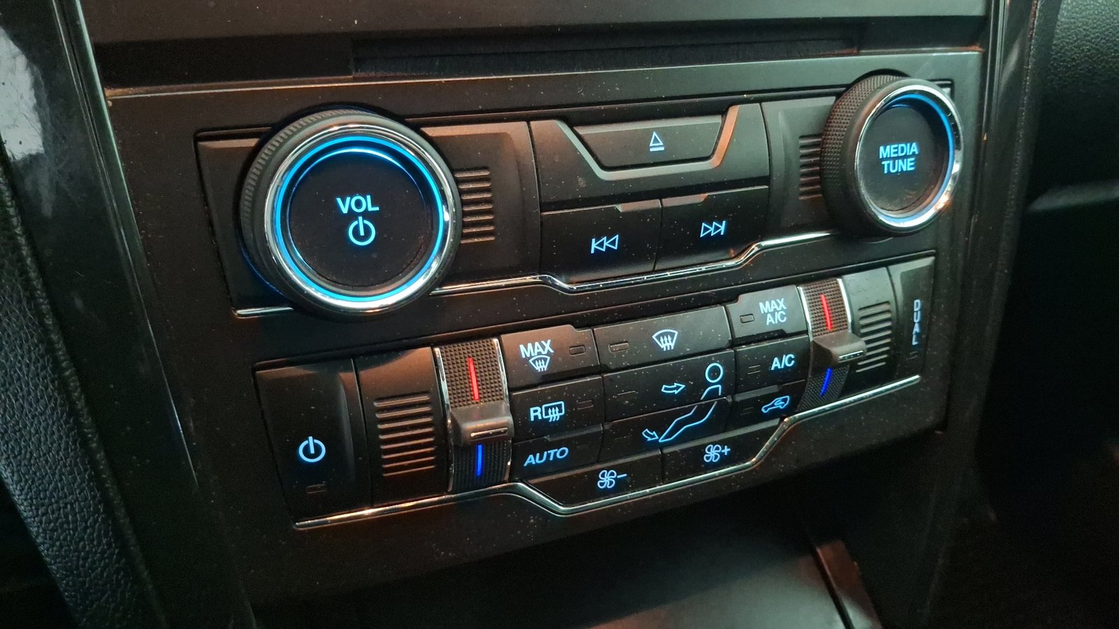 Ford Explorer 2019 - Imagen 12 de 14