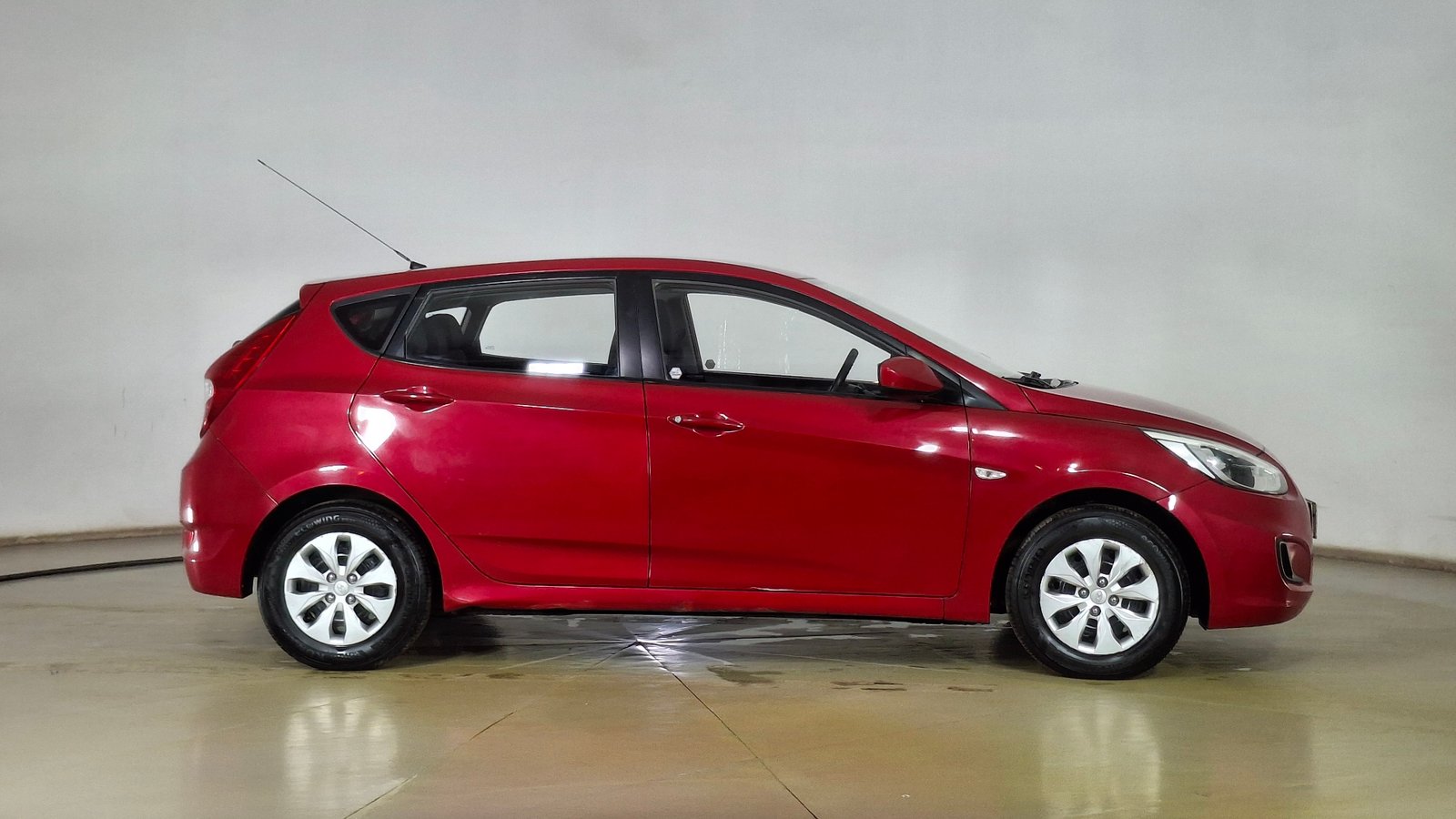 Hyundai Accent 2016 - Foto 4 de 16