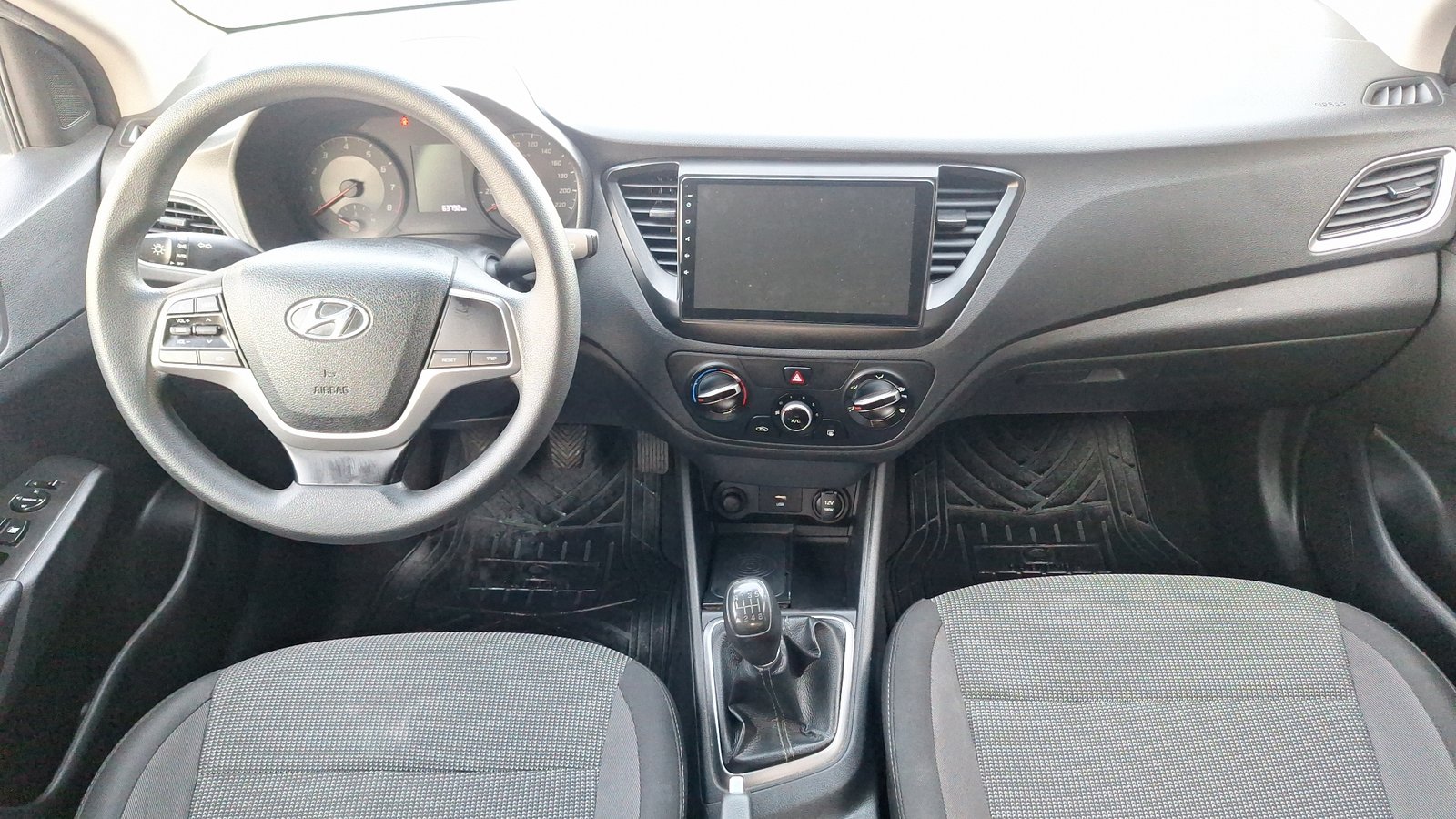 Hyundai Accent 2022 - Imagen 6 de 15
