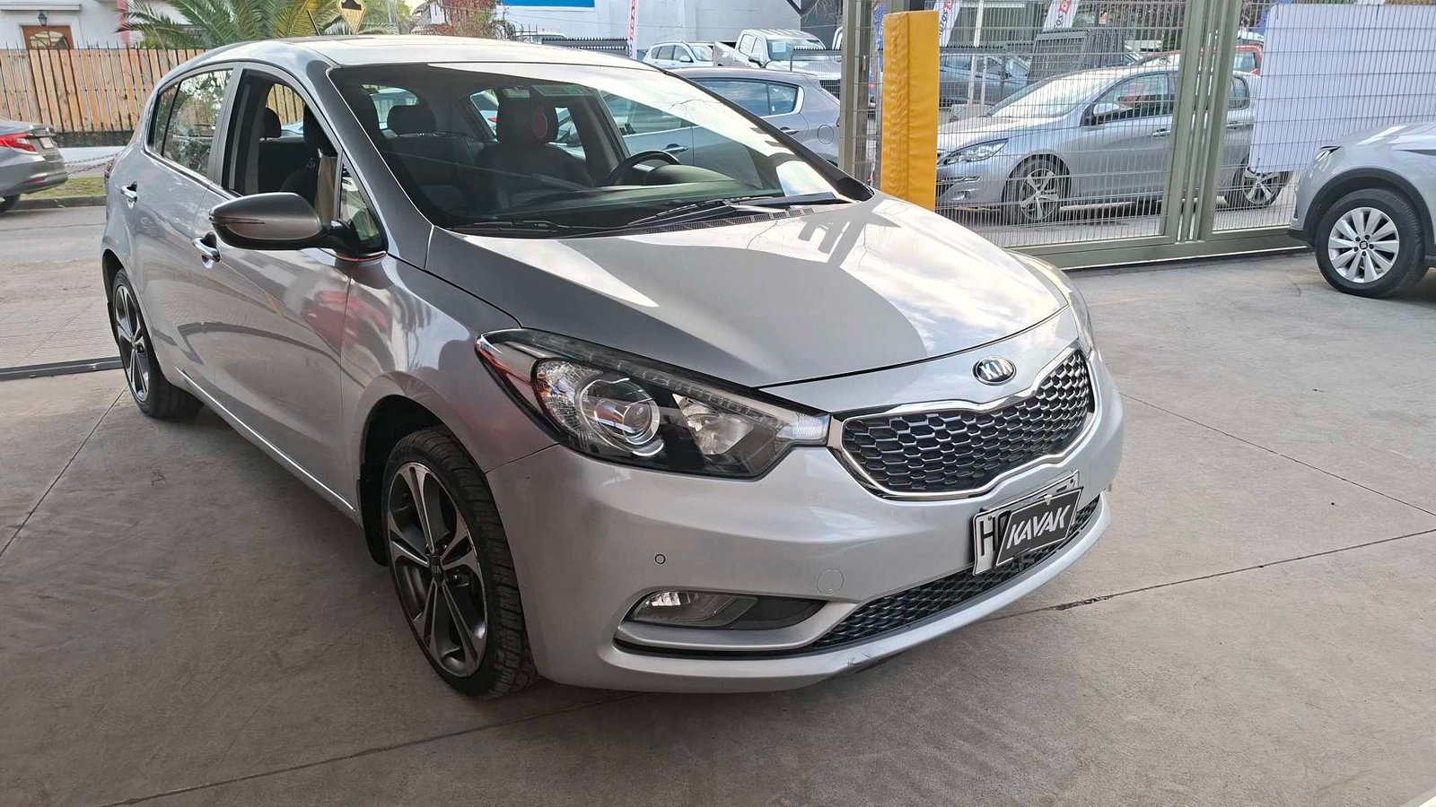 Kia CERATO 5 2015 - Foto 3 de 4