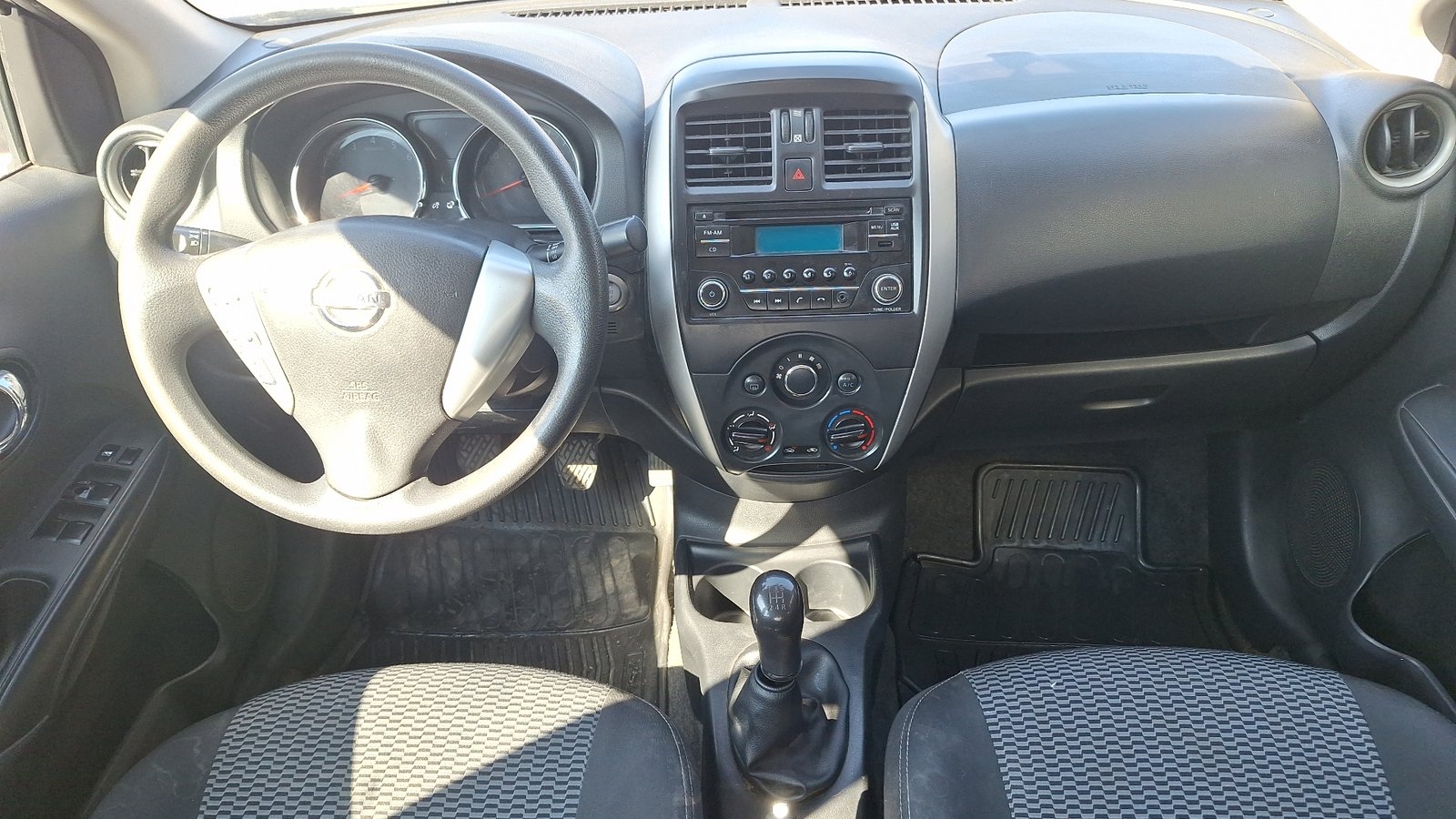 Nissan Versa 2018 - Imagen 6 de 14
