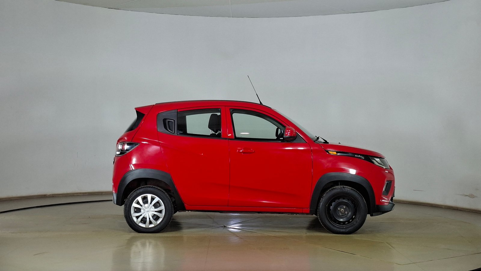 Mahindra Kuv 100 2022 - Foto 4 de 16