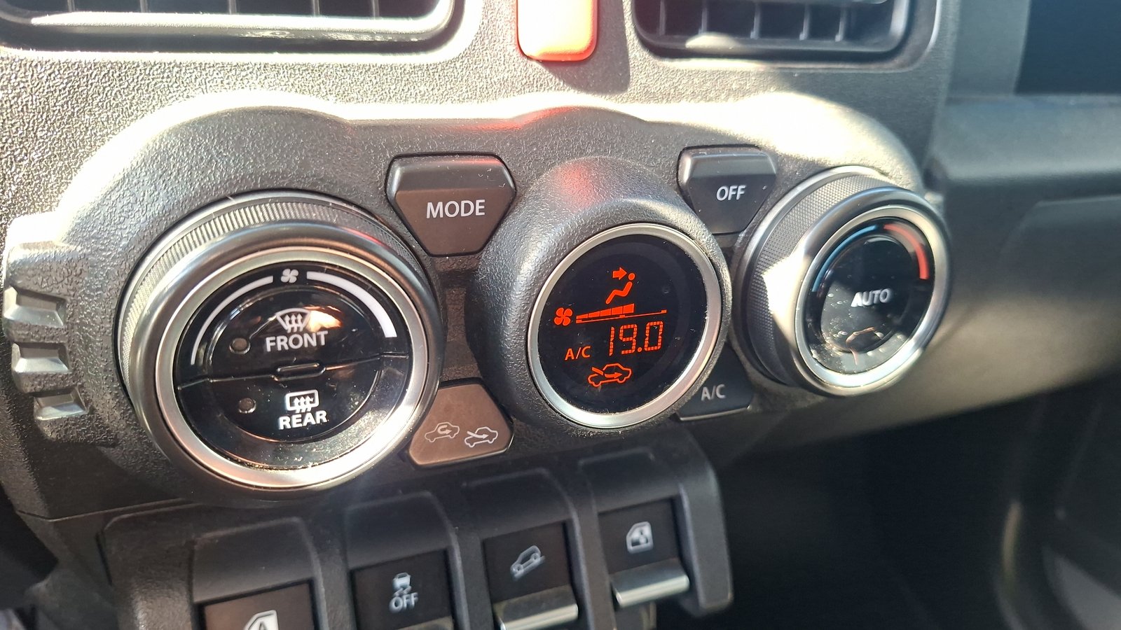 Suzuki Jimny 2022 - Imagen 15 de 15