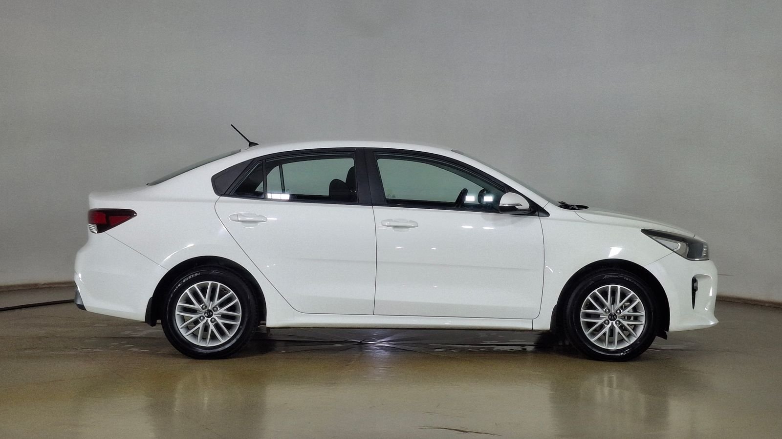 Kia RIO 4 2018 - Imagen 4 de 16