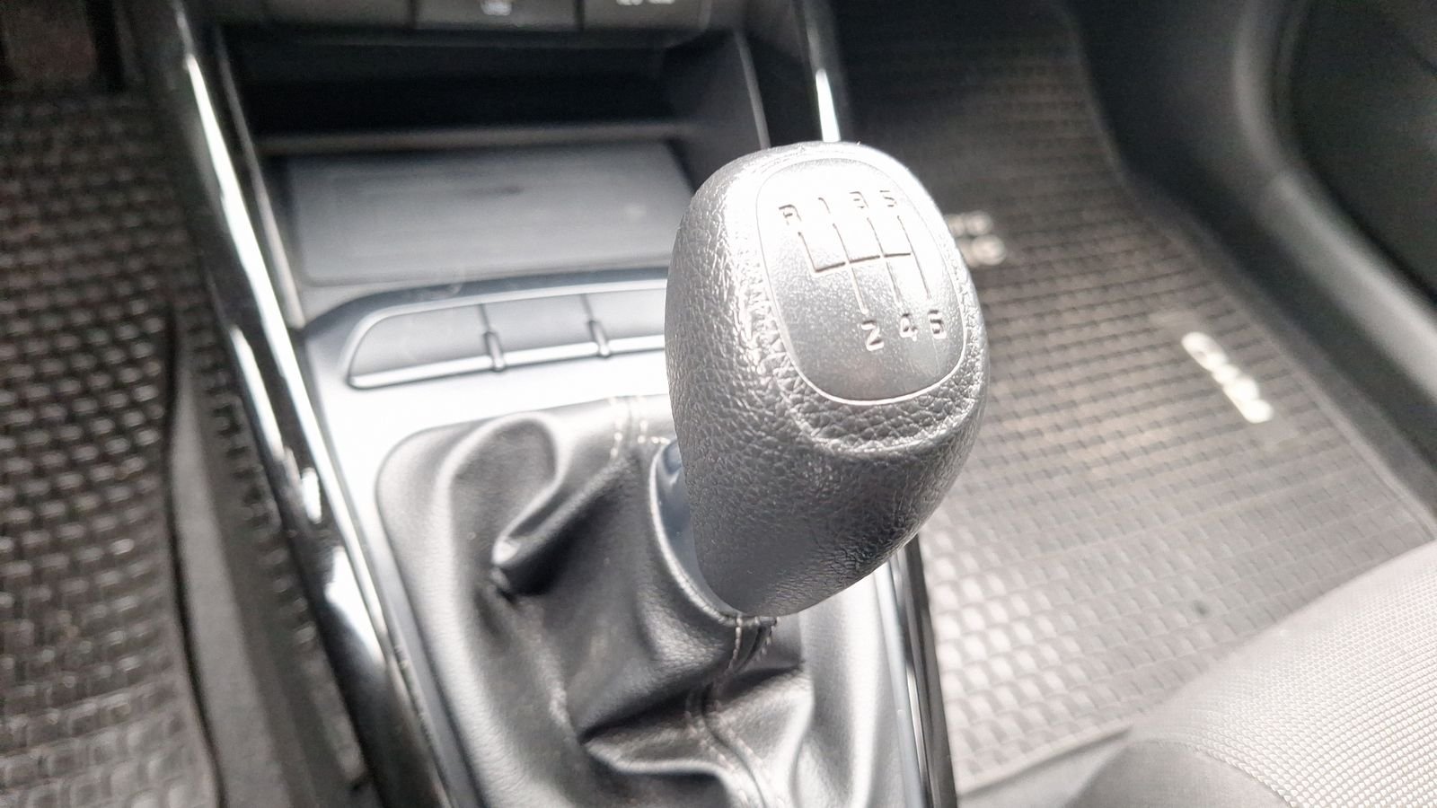 Kia RIO 4 2023 - Imagen 11 de 15