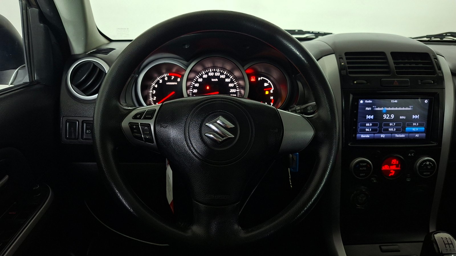 Suzuki GrandNomade 2015 - Imagen 8 de 15