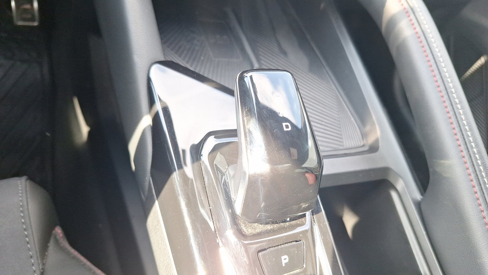 Geely Coolray 2024 - Imagen 11 de 16
