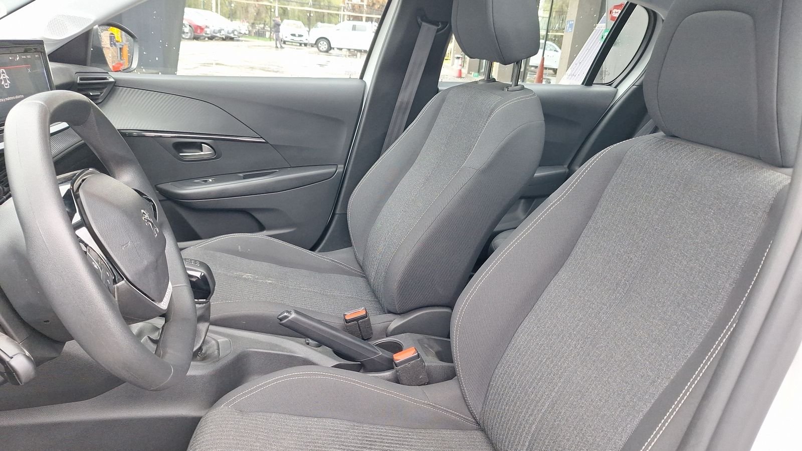 Peugeot 208 2023 - Imagen 14 de 16
