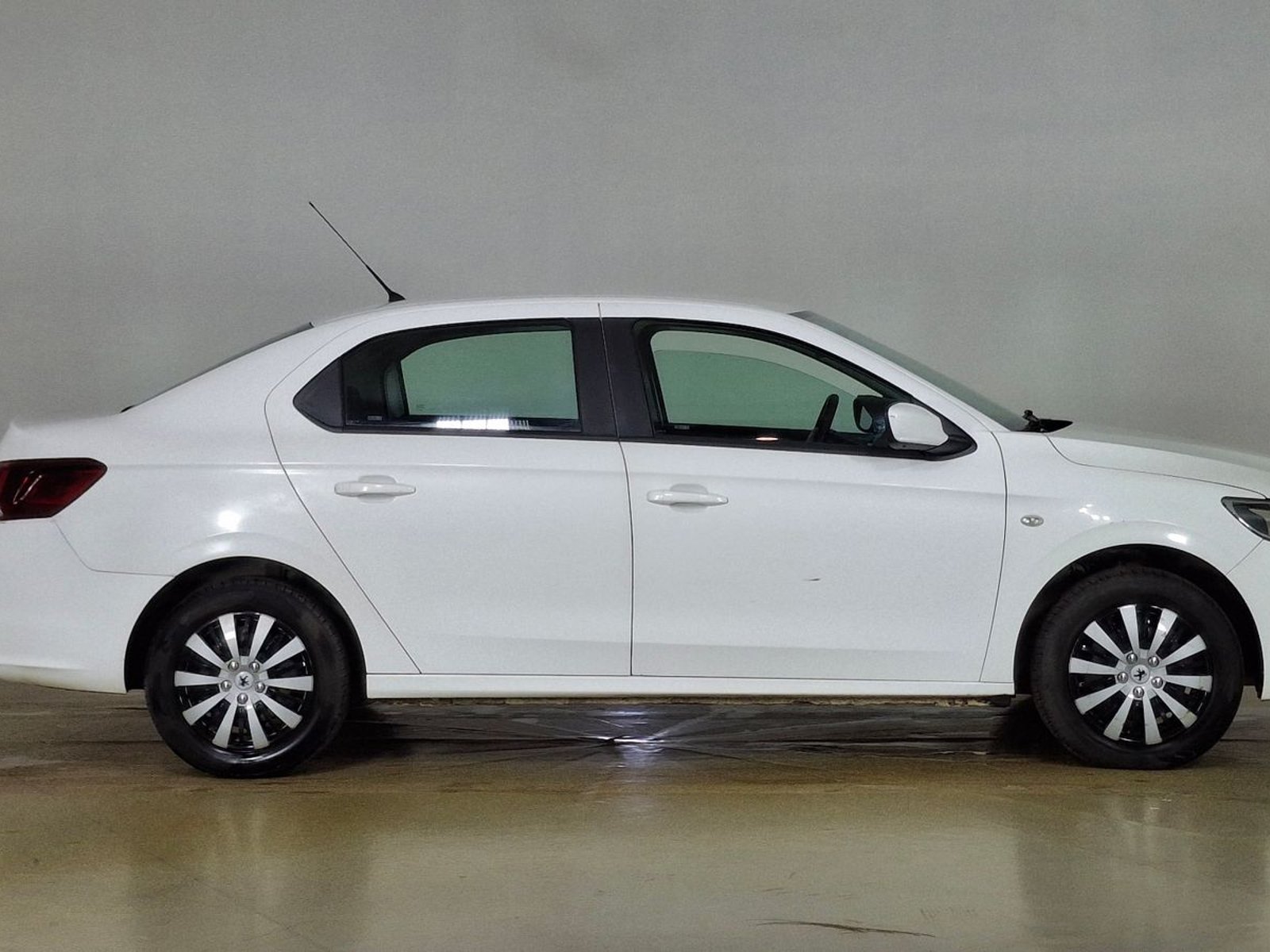 Peugeot 301 2018 - Foto 4 de 15