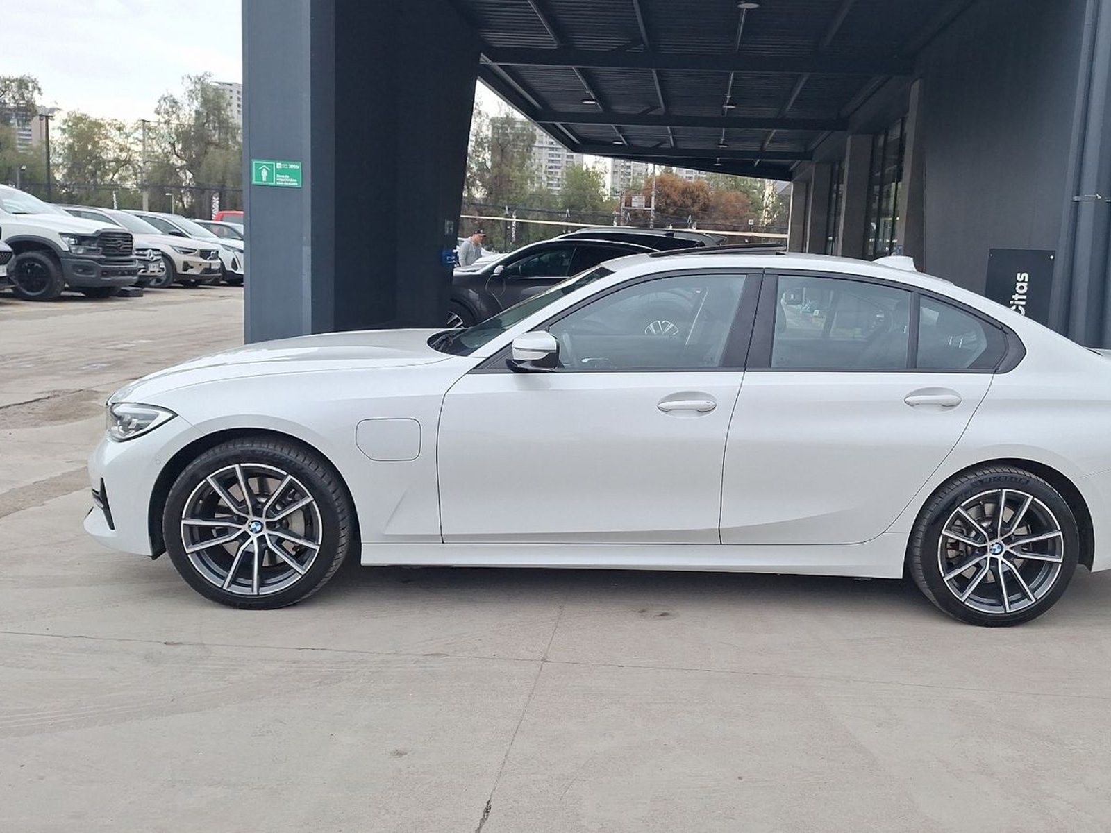 BMW Serie 3 2021 - Foto 2 de 16