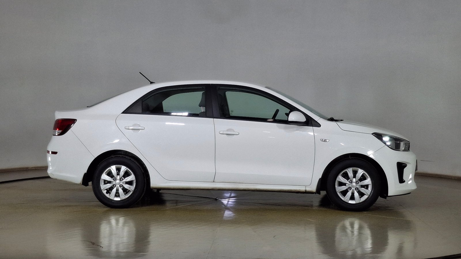 Kia Soluto 2023 - Imagen 4 de 16
