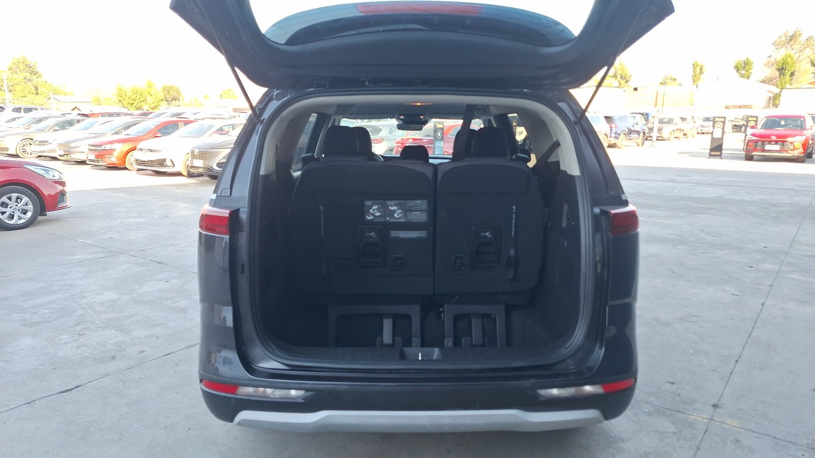 Kia Carnival 2023 - Imagen 4 de 16