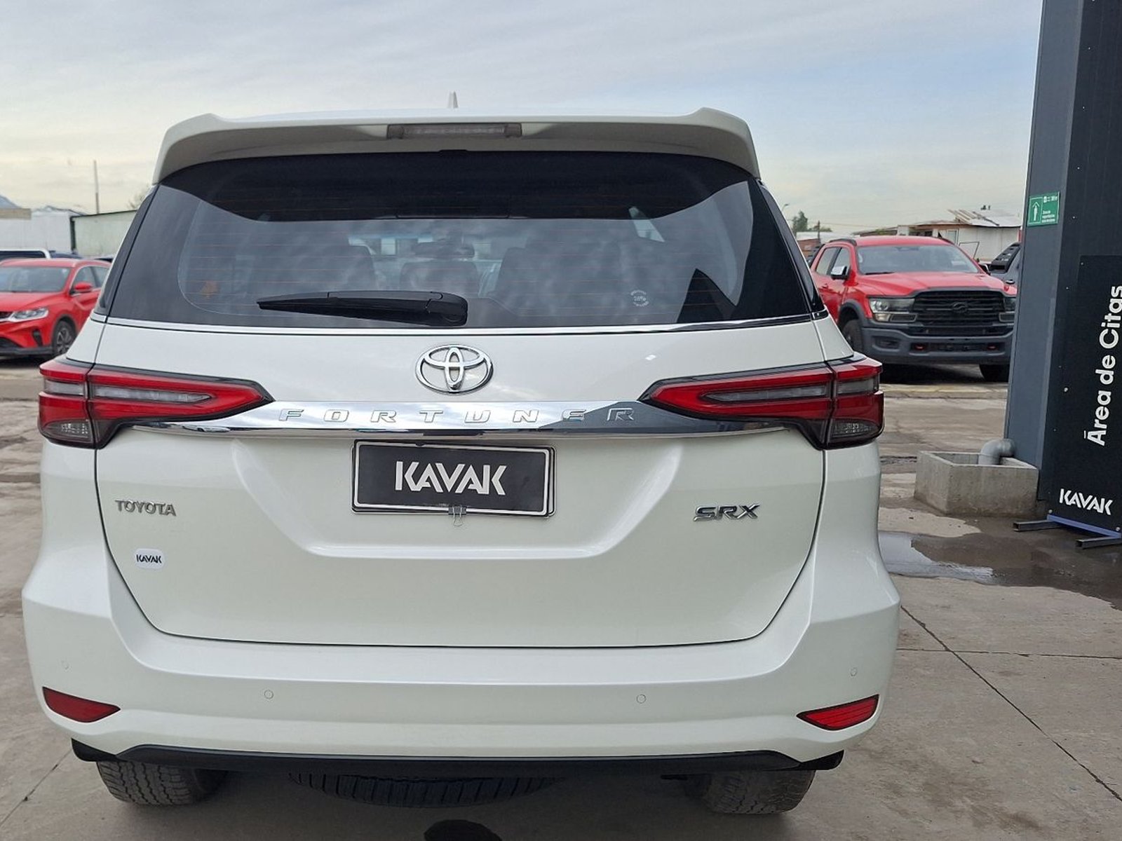 Toyota Fortuner 2023 - Foto 3 de 16