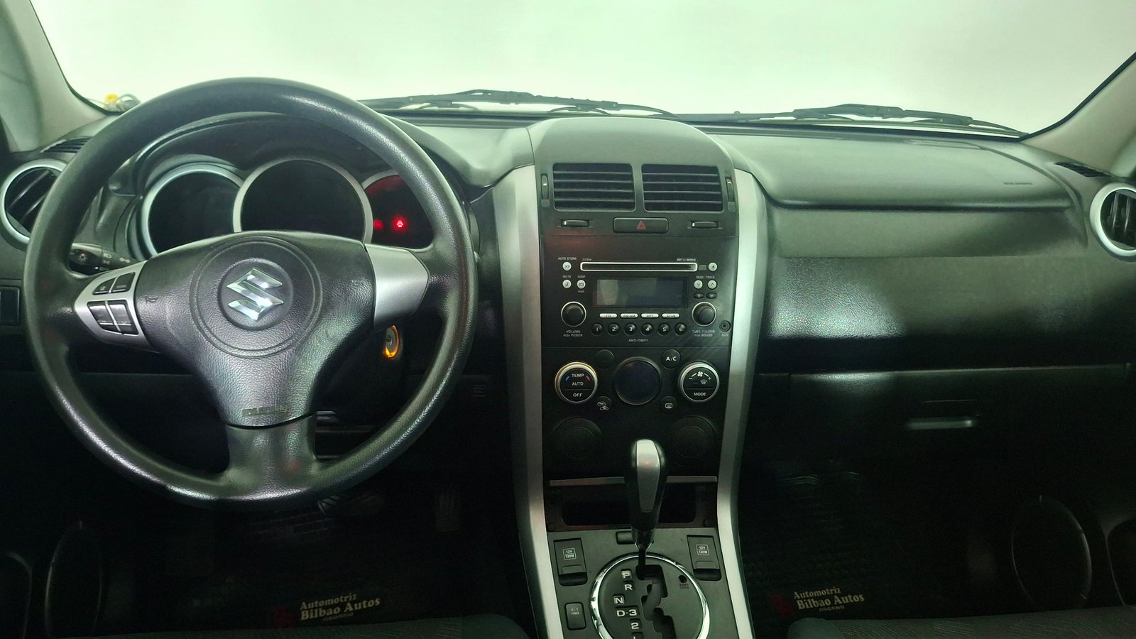Suzuki GrandNomade 2016 - Imagen 8 de 16