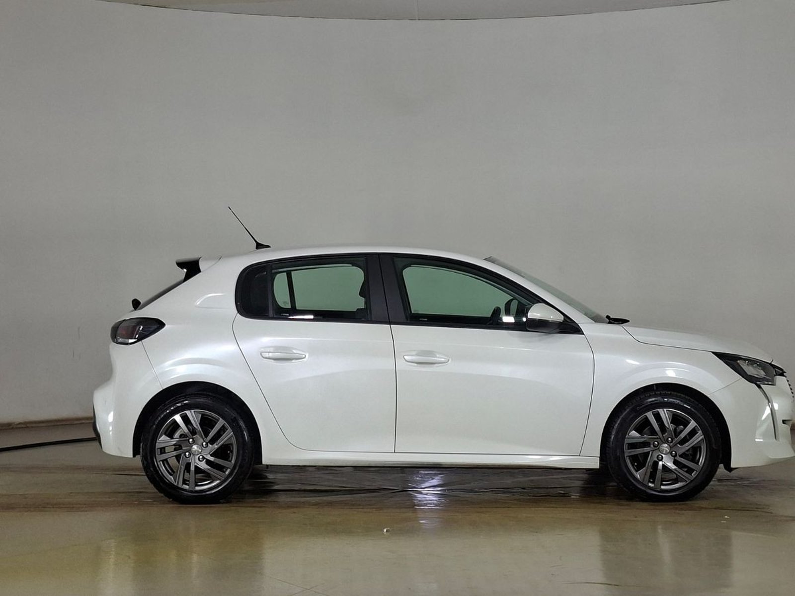 Peugeot 208 2021 - Foto 4 de 17