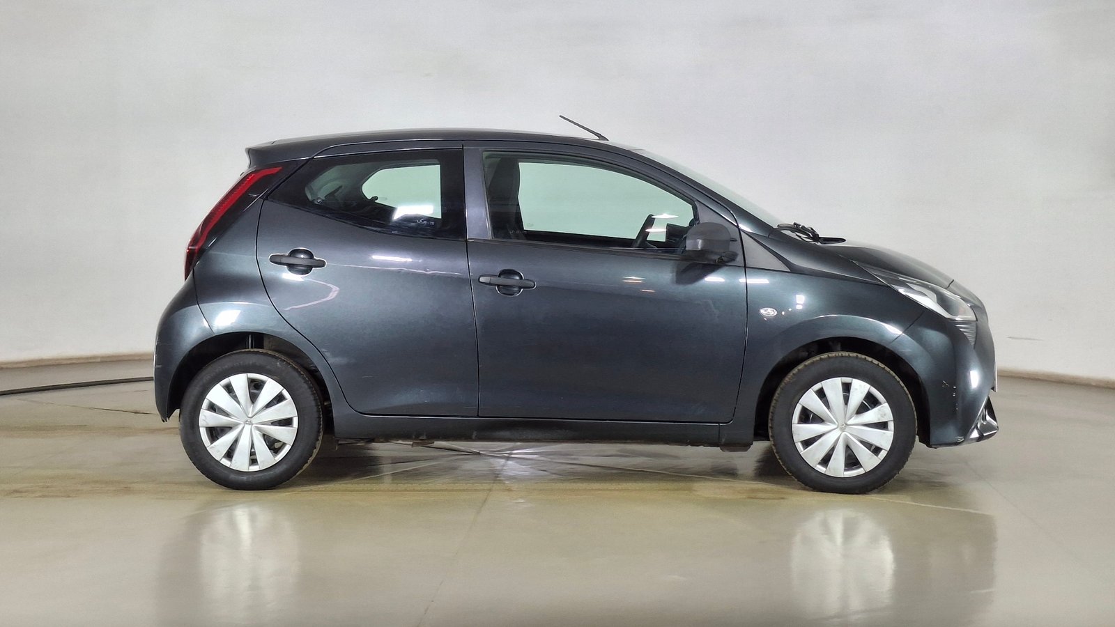 Toyota AYGO 2019 - Foto 4 de 17