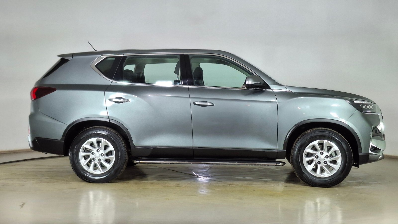 Ssangyong Rexton 2023 - Imagen 4 de 16